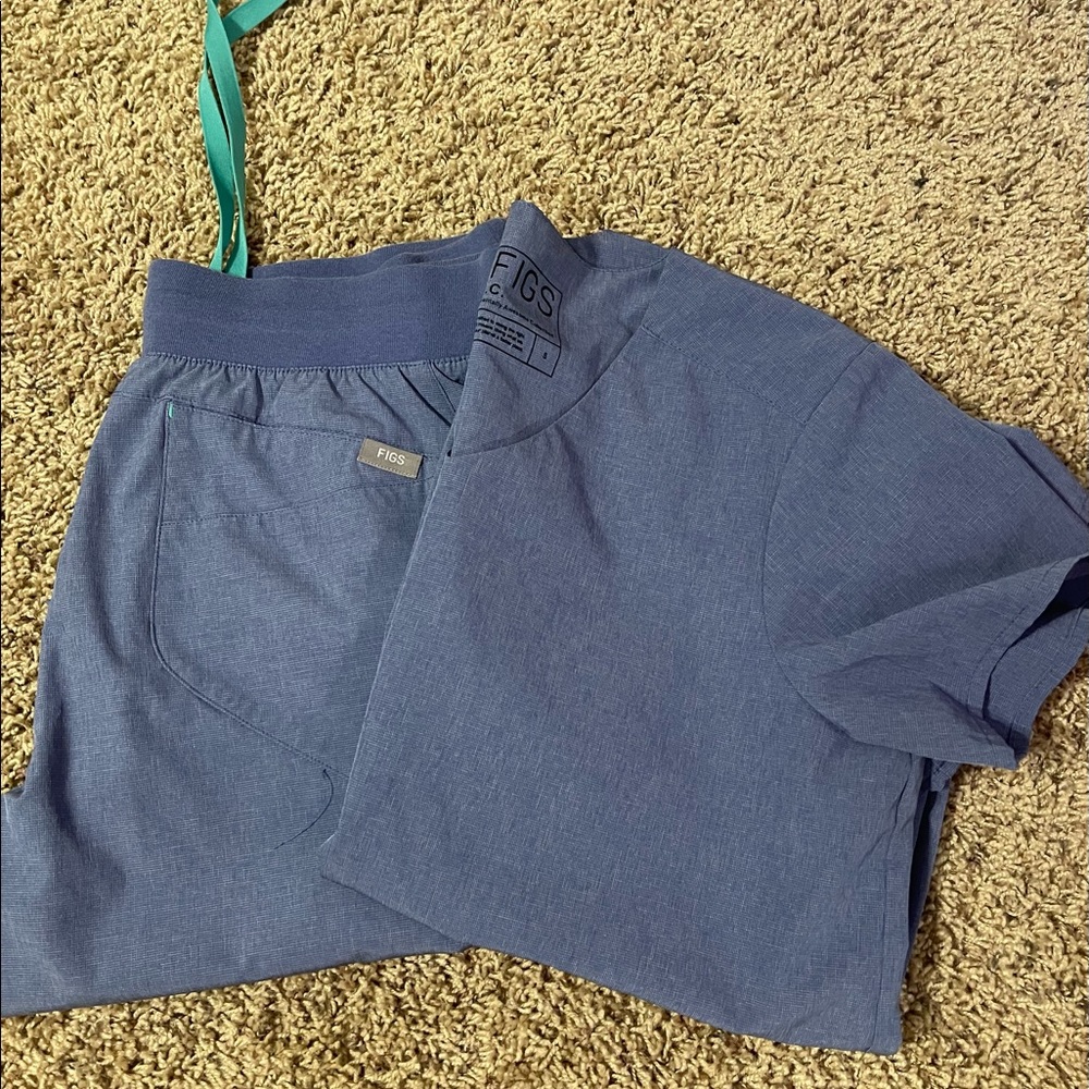 FIGS Scrub Set